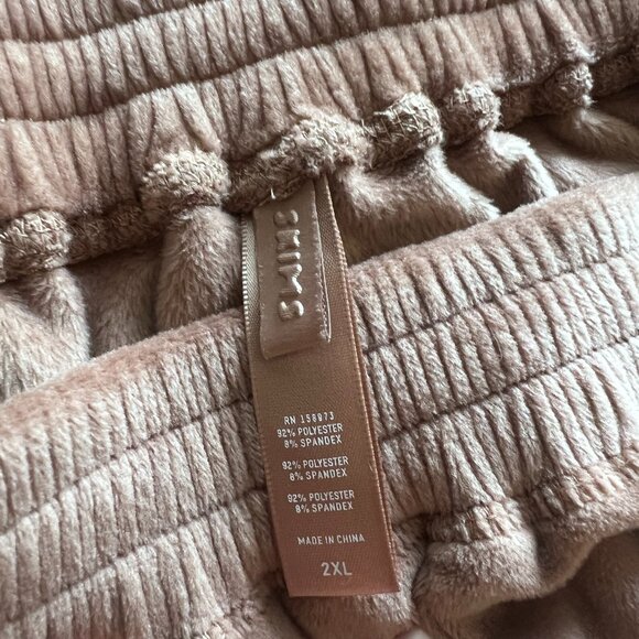 Matching SKIMS lounge set - Picture 3 of 5